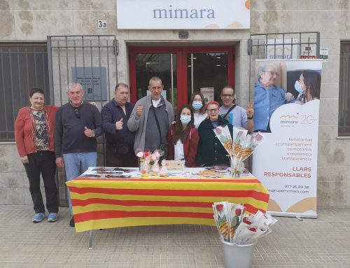 Grup Mimara celebra Sant Jordi amb un estand de venda de roses i punts de llibre a la seva residència de Fontscaldes