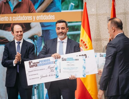 Miguel Márquez rep el Premio Supercuidadores a la seva trajectòria professional al sector sociosanitari
